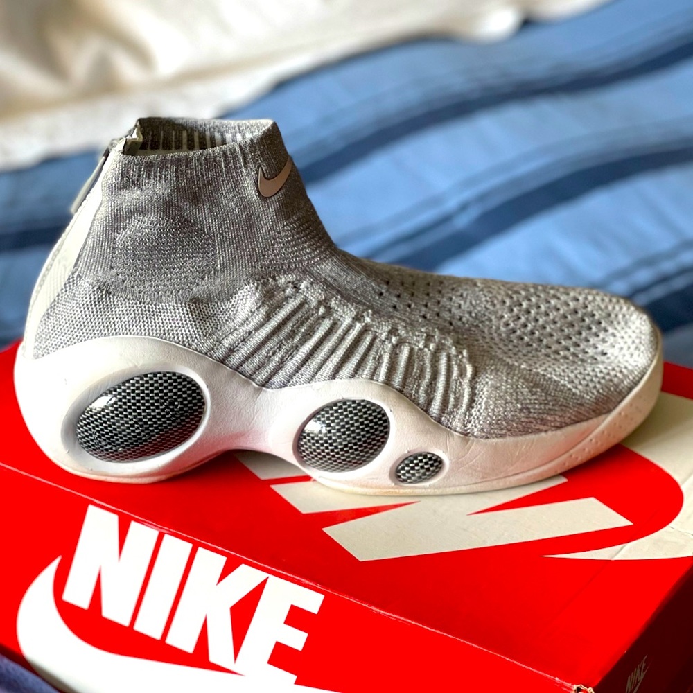 Nike flight Bonfide sneaker men's 9.5